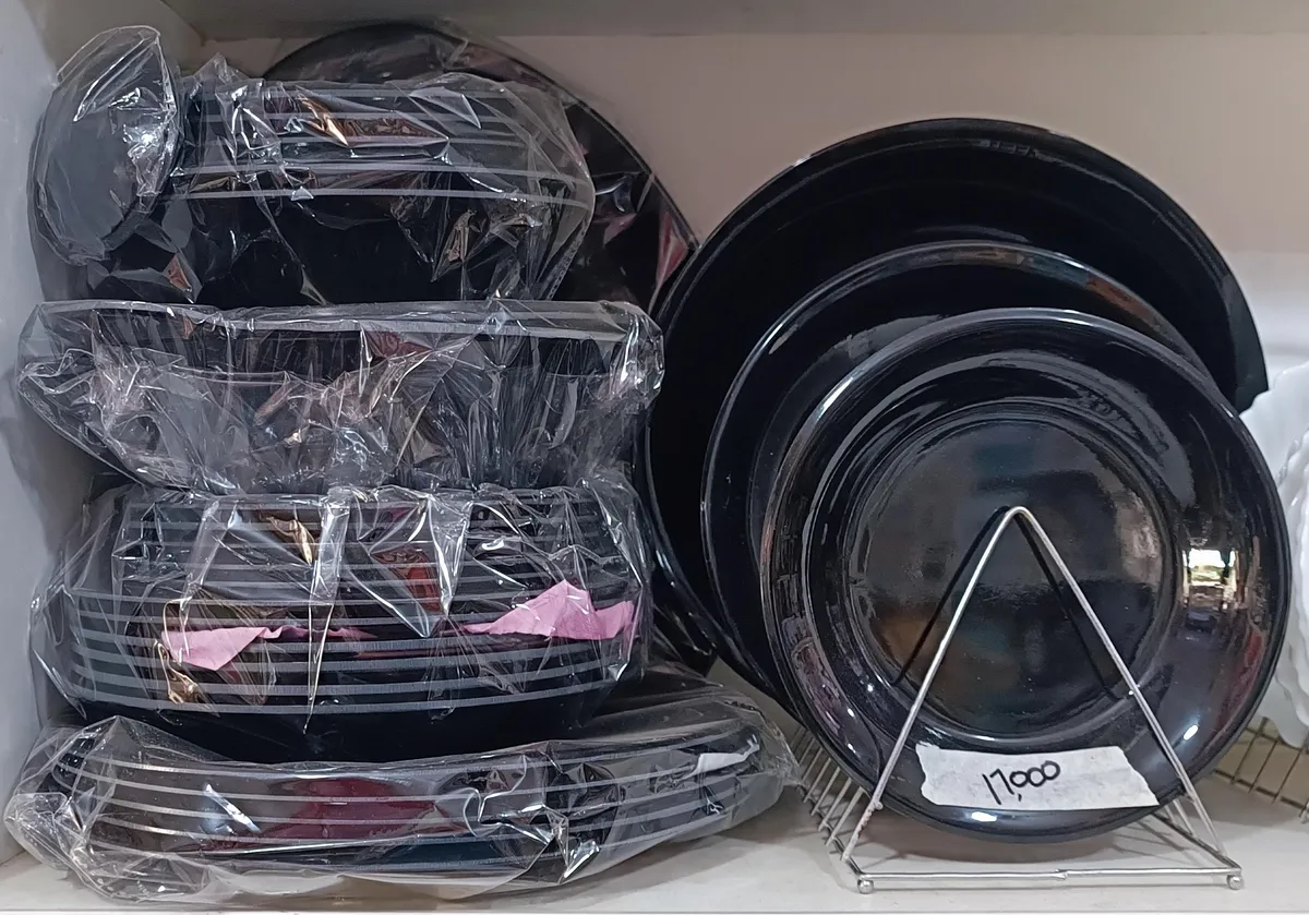Luxury Obsidian Gloss Black Dinner Set with Silver Pinstripe Accents - Royal Black Tableware