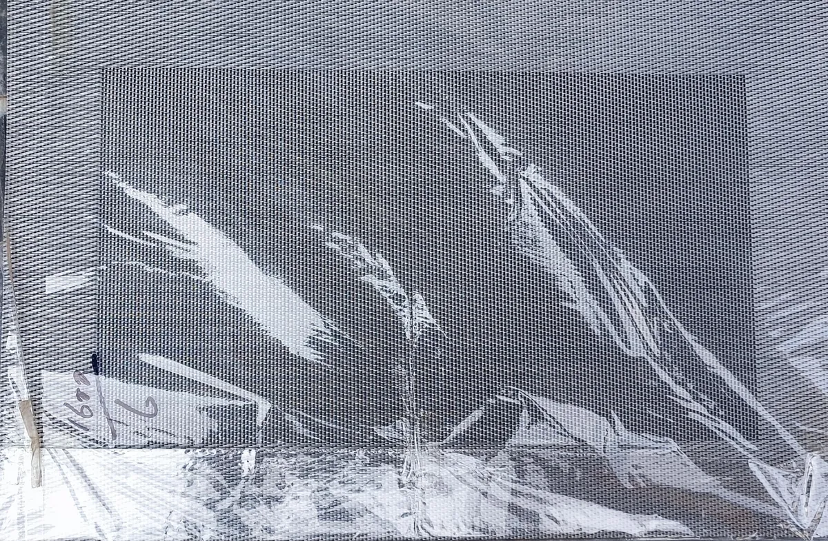 Woven PVC Dining Table Mat / Place Mat (Silver & Black Metallic)